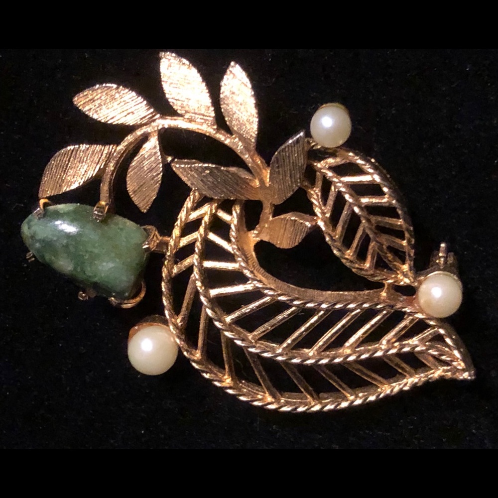 Vintage Lisner brooch